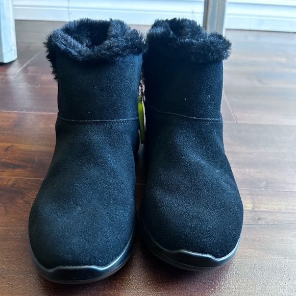 Sketchers On-The-Go Joy Bundle Up Women’s Boots. Black. Women’s 7.5 US - Picture 2 of 5